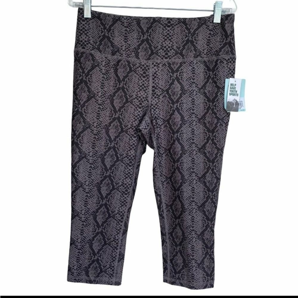 DSG Performance High Rise Capris XS